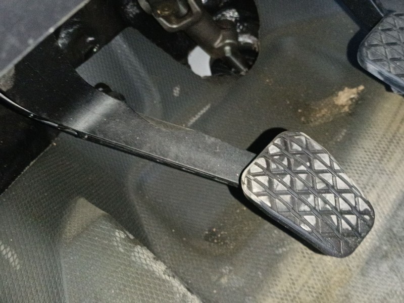 Recambio de pedal embrague para ford transit courier referencia OEM IAM   