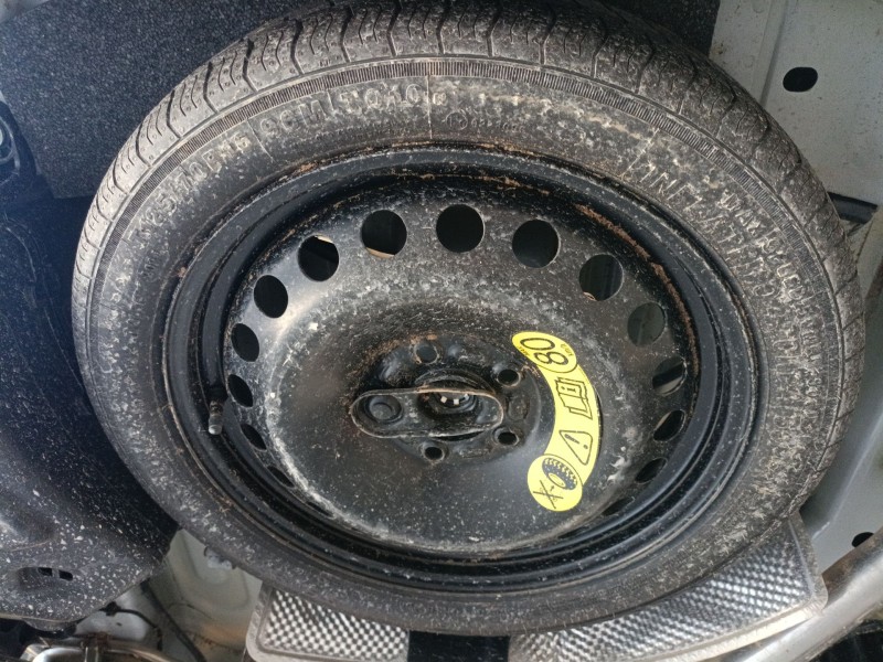 Recambio de neumatico repuesto para ford transit courier referencia OEM IAM T125/70/16  