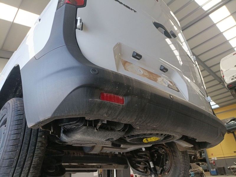 Recambio de paragolpes trasero para ford transit courier referencia OEM IAM   