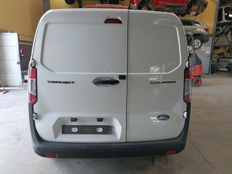 ford transit courier del año 2024
