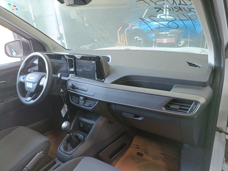 ford transit courier del año 2024