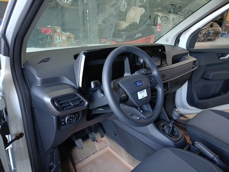 ford transit courier del año 2024