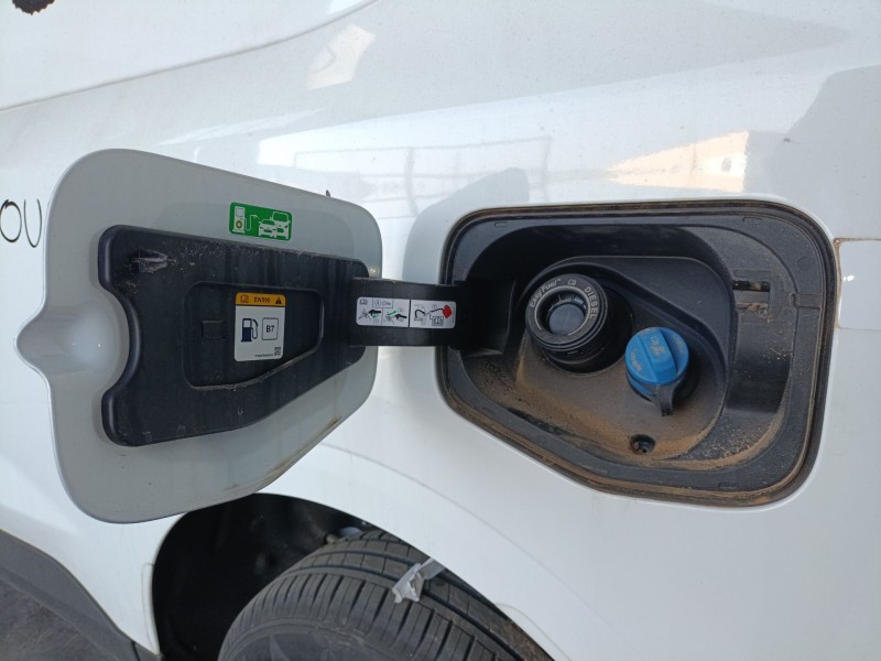 Recambio de tapa exterior combustible para ford transit courier referencia OEM IAM   