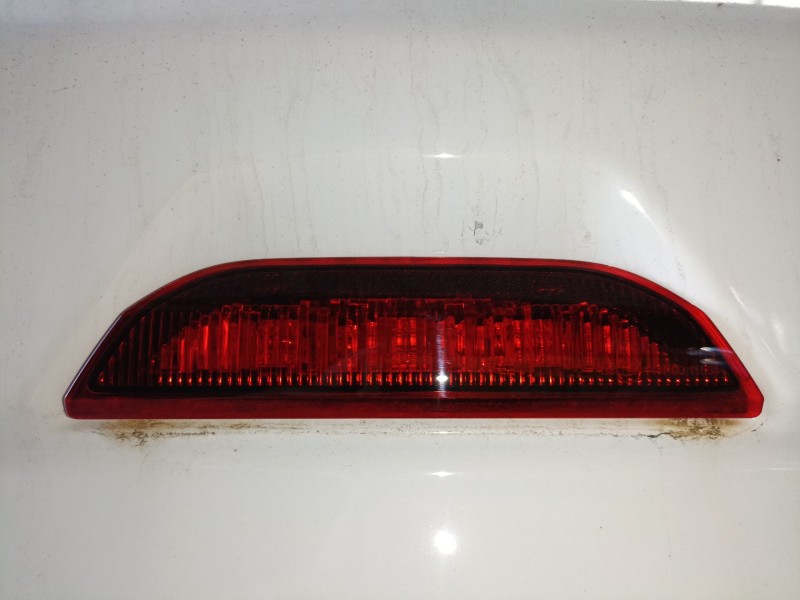 Recambio de luz central de freno para ford transit courier referencia OEM IAM   