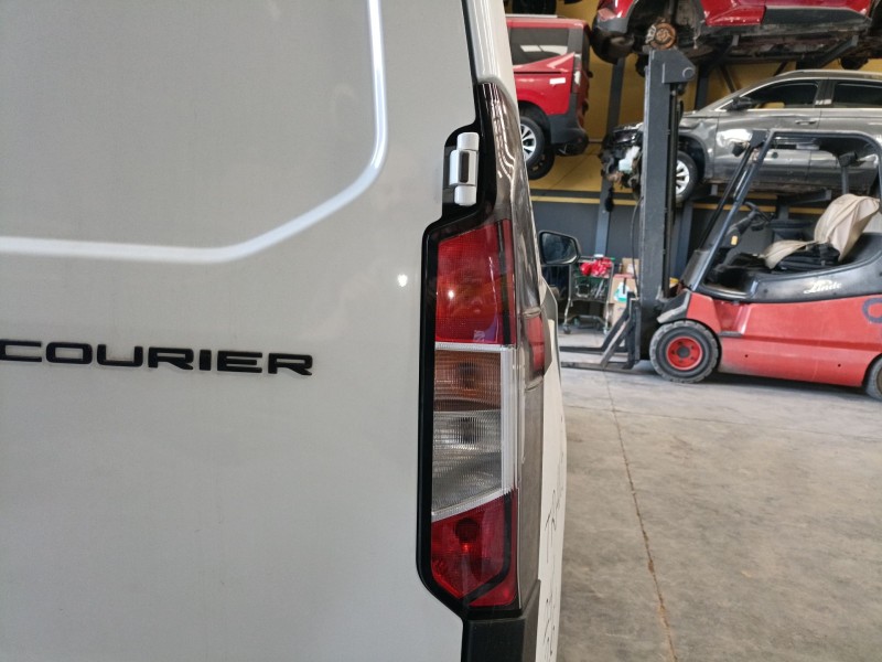 Recambio de piloto trasero derecho para ford transit courier referencia OEM IAM   