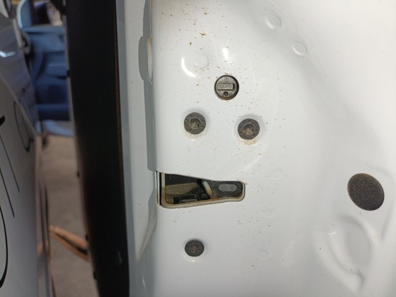 Recambio de cerradura puerta trasera derecha para ford transit courier referencia OEM IAM   