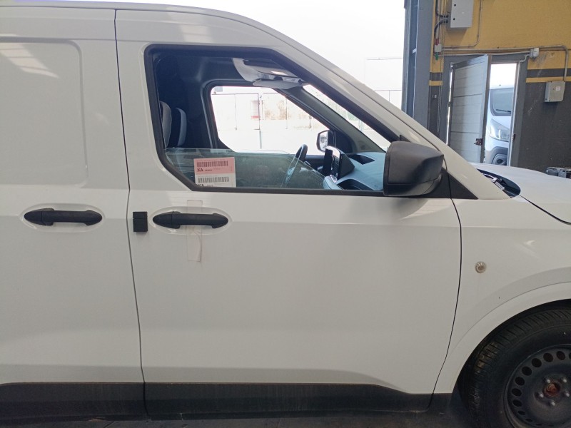 Recambio de puerta delantera derecha para ford transit courier referencia OEM IAM   