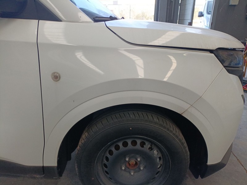 Recambio de aleta delantera derecha para ford transit courier referencia OEM IAM   