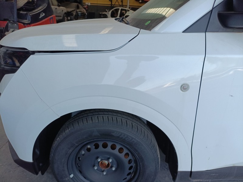 Recambio de aleta delantera izquierda para ford transit courier referencia OEM IAM   