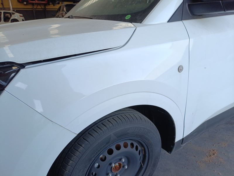 Recambio de aleta delantera izquierda para ford transit courier referencia OEM IAM   