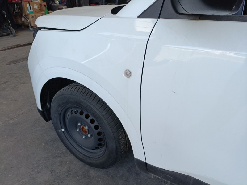 Recambio de aleta delantera izquierda para ford transit courier referencia OEM IAM   