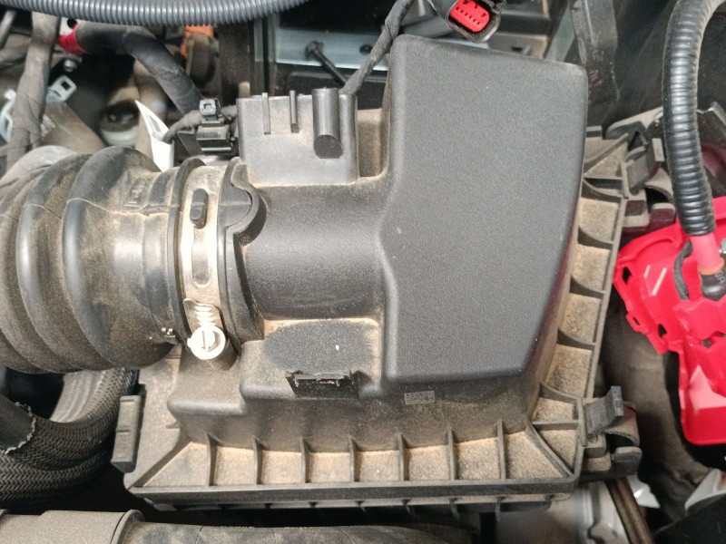 Recambio de filtro aire para ford transit courier referencia OEM IAM   