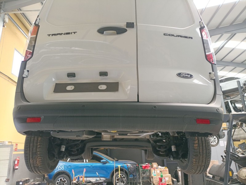 Recambio de paragolpes trasero para ford transit courier referencia OEM IAM   