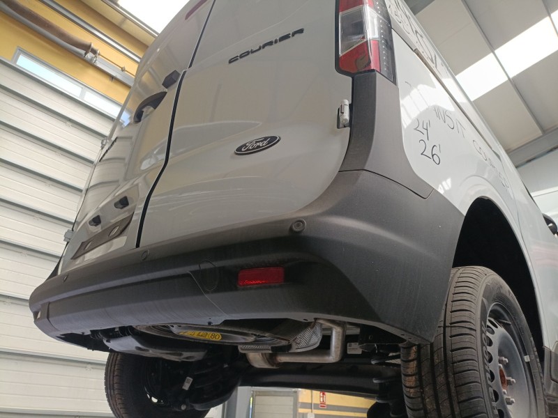 Recambio de paragolpes trasero para ford transit courier referencia OEM IAM   
