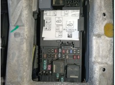 CAJA RELES / FUSIBLES 