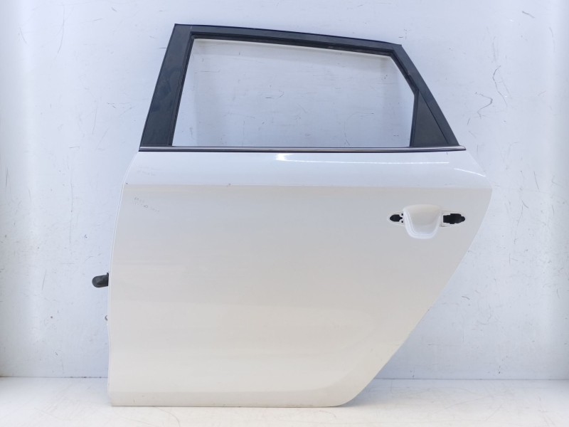 Recambio de puerta trasera izquierda para kia carens ( ) drive referencia OEM IAM   