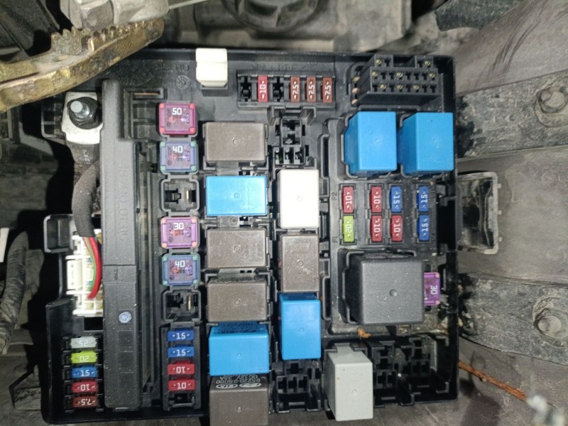 Recambio de caja reles / fusibles para hyundai ix35 (lm, el, elh) 1.7 crdi referencia OEM IAM   