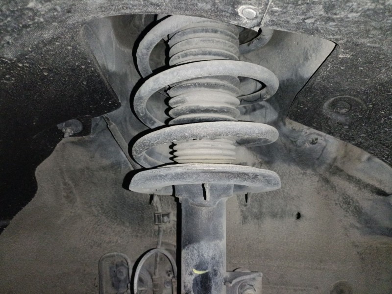 Recambio de amortiguador delantero derecho para hyundai ix35 (lm, el, elh) 1.7 crdi referencia OEM IAM   