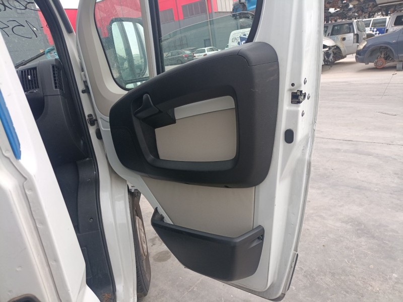 Recambio de guarnecido puerta delantera derecha para peugeot boxer furgoneta 2.0 bluehdi 130 referencia OEM IAM   