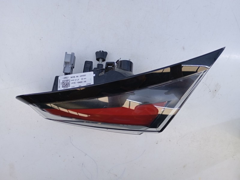 Recambio de piloto trasero derecho porton para ford puma (j2k, cf7) 1.0 ecoboost mhev referencia OEM IAM   