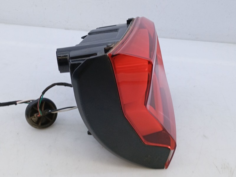 Recambio de piloto trasero derecho porton para citroën c5 aircross (ac_, aj_, ar_, a4_) 1.5 bluehdi 130 (acyhzj, acyhzr) referen