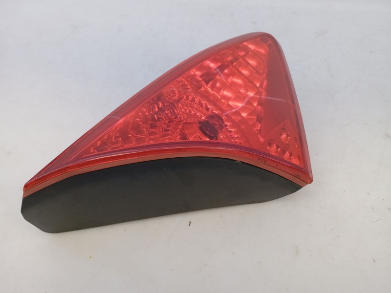 Recambio de piloto trasero izquierdo porton para peugeot 3008 active referencia OEM IAM   