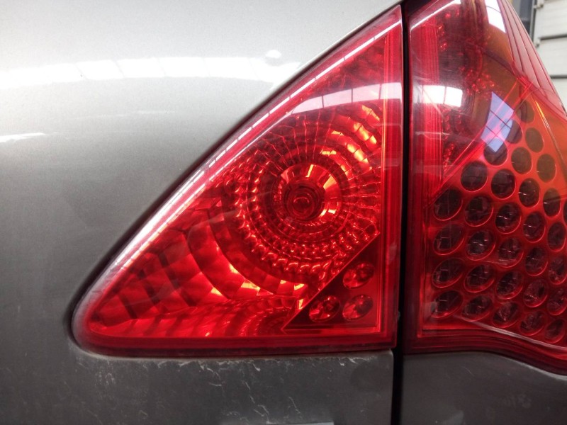 Recambio de piloto trasero derecho porton para peugeot 3008 active referencia OEM IAM   