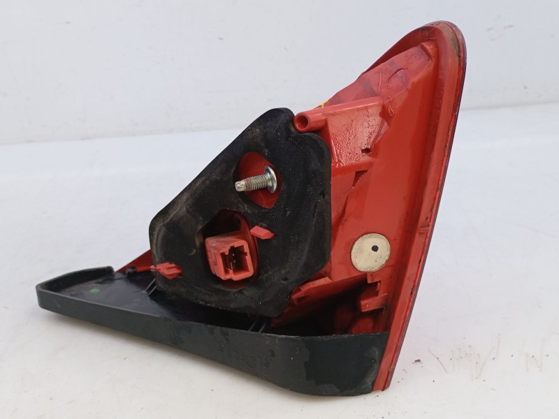 Recambio de piloto trasero derecho porton para peugeot 3008 active referencia OEM IAM 9683460980  