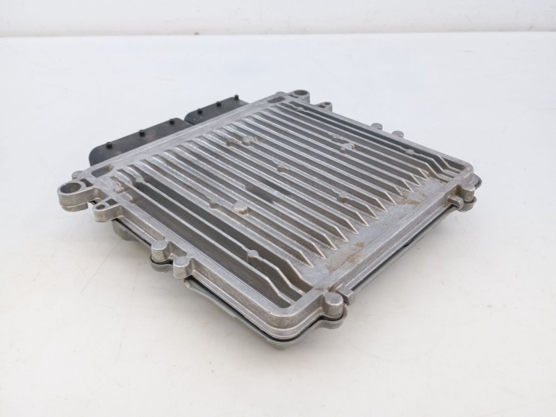 Recambio de centralita motor uce para mercedes-benz referencia OEM IAM A6461500977  