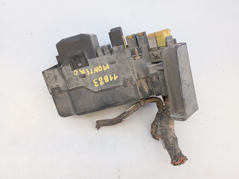 Recambio de caja reles / fusibles para mitsubishi montero (v60/v70) 3.2 di-d gls (3-ptas.) referencia OEM IAM MR515657  