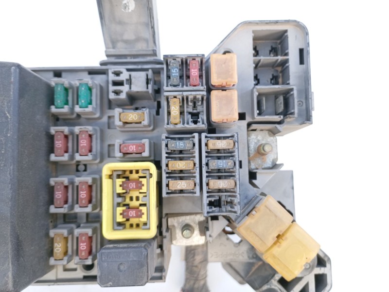 Recambio de caja reles / fusibles para mitsubishi montero (v60/v70) 3.2 di-d gls (3-ptas.) referencia OEM IAM MR515657  