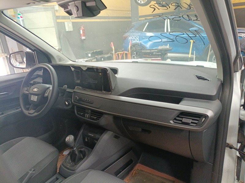 ford transit courier del año 2024