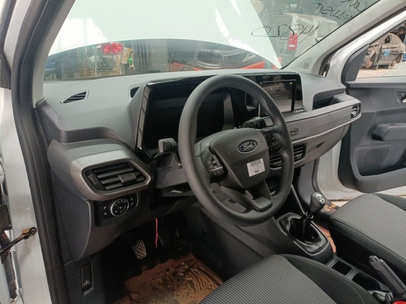 ford transit courier del año 2024