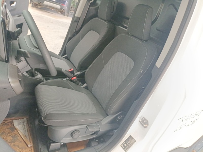 ford transit courier del año 2024