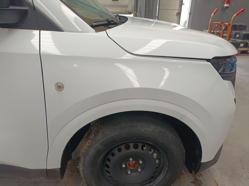 Recambio de aleta delantera derecha para ford transit courier referencia OEM IAM   