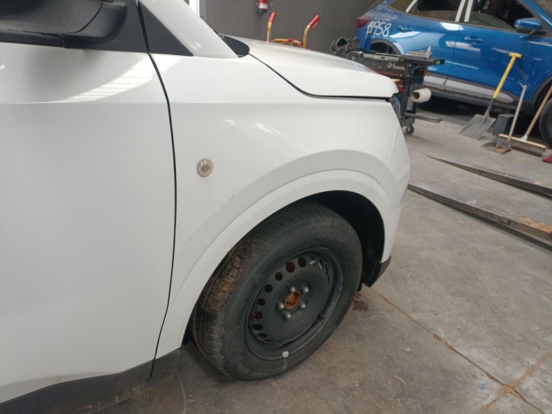 Recambio de aleta delantera derecha para ford transit courier referencia OEM IAM   