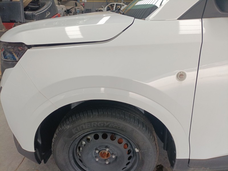 Recambio de aleta delantera izquierda para ford transit courier referencia OEM IAM   