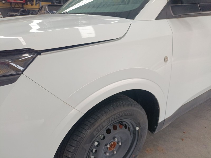 Recambio de aleta delantera izquierda para ford transit courier referencia OEM IAM   