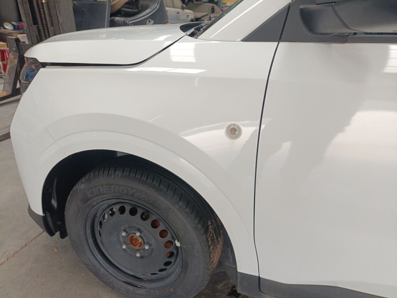 Recambio de aleta delantera izquierda para ford transit courier referencia OEM IAM   