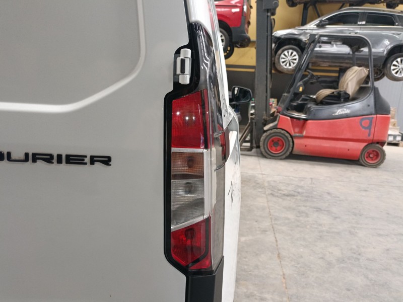 Recambio de piloto trasero derecho para ford transit courier referencia OEM IAM   
