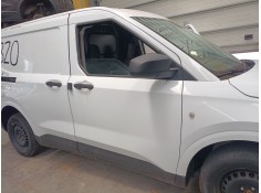 Recambio de puerta delantera derecha para ford transit courier referencia OEM IAM    2