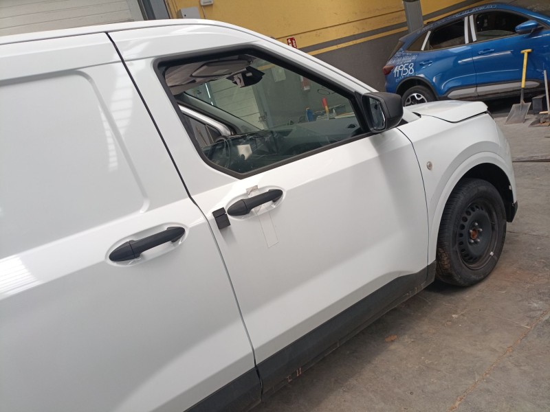 Recambio de puerta delantera derecha para ford transit courier referencia OEM IAM   