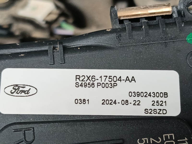 Recambio de motor limpia delantero para ford transit courier referencia OEM IAM R2X617504AA  
