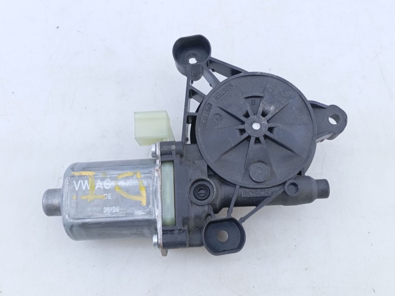 Recambio de motor elevalunas delantero izquierdo para volkswagen golf vii (5g1, bq1, be1, be2) 1.2 tsi referencia OEM IAM 8W0959