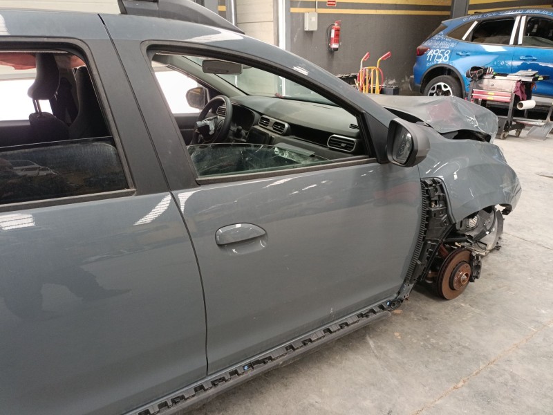 Recambio de puerta delantera derecha para dacia duster (hm_) 1.3 tce 130 (hmmf) referencia OEM IAM   