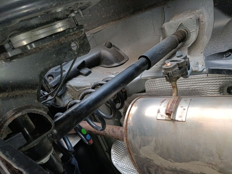 Recambio de amortiguador trasero izquierdo para dacia duster (hm_) 1.3 tce 130 (hmmf) referencia OEM IAM   