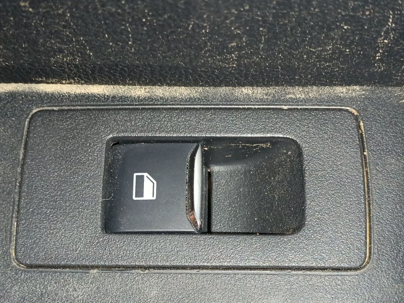 Recambio de mando elevalunas trasero izquierdo para ford tourneo combi v769 referencia OEM IAM   