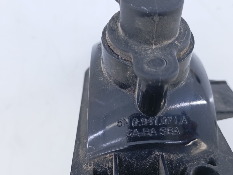Recambio de piloto trasero izquierdo paragolpes para volkswagen tiguan trend referencia OEM IAM 5N0941071A  E1-B2