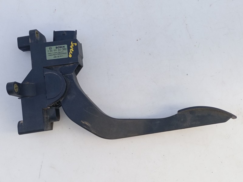Recambio de pedal acelerador para iveco daily caja abierta 2.3 diesel cat referencia OEM IAM 0281002359  E1-B3