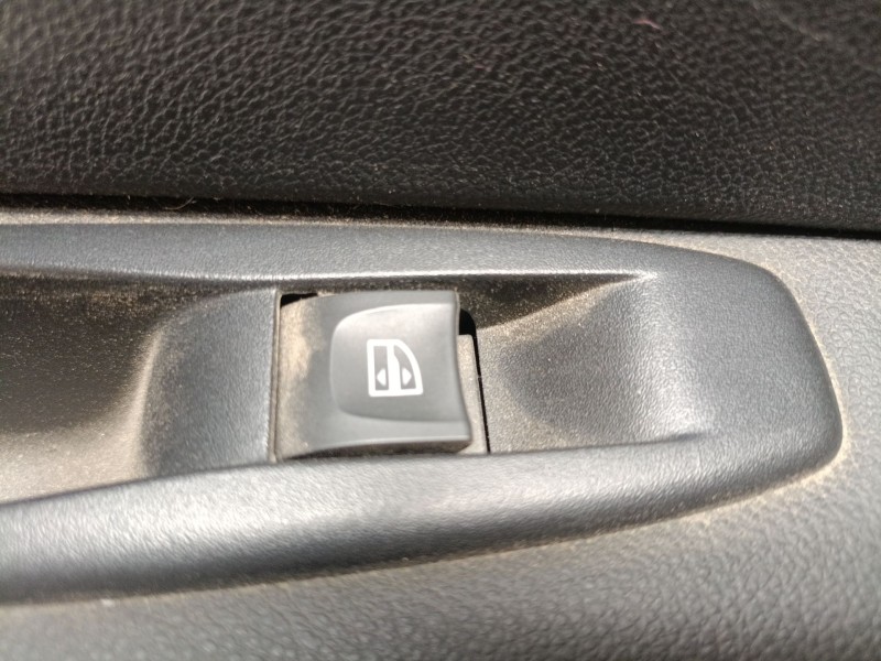 Recambio de mando elevalunas trasero izquierdo para renault captur i (j5_, h5_) 1.2 tce 120 referencia OEM IAM   